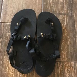 luna black sandals
